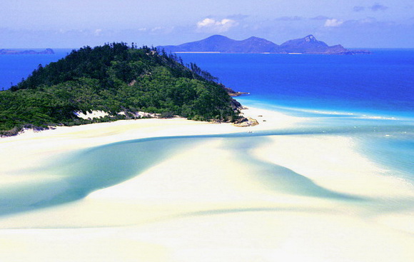 Este accesibila cu barca de la plaja shute si . The World Geography 15 Spectacular Hidden Beaches